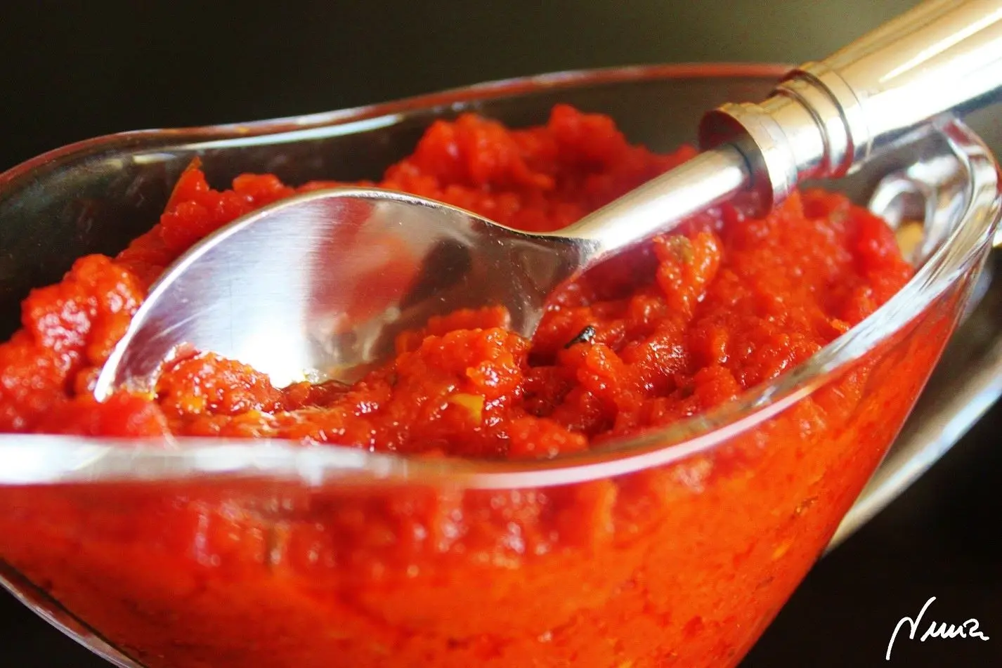 Tomate frito, paso 2: Picar el tomate por tandas en picadora, un par de vueltas por tanda, que no quede muy…