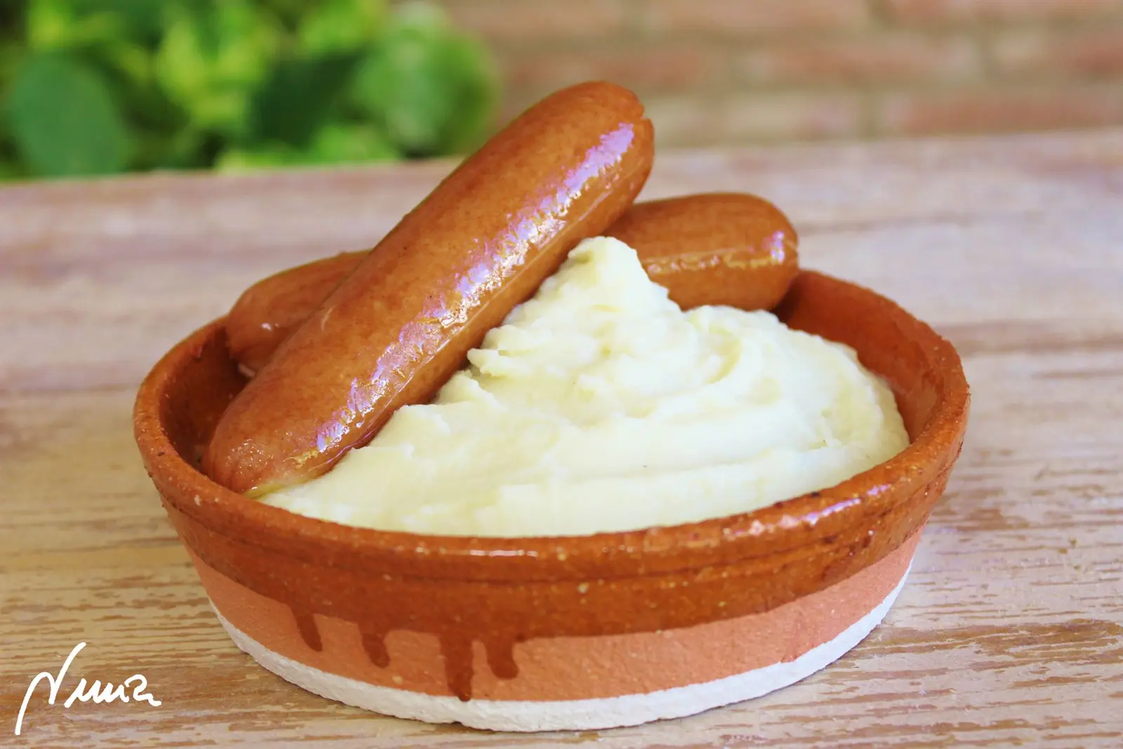 Puré de patatas casero, paso 2: Escurrir la cebolla frita y añadirla al puré de patatas, removiendo un poco.