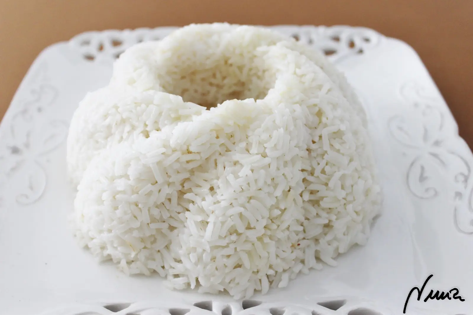 Arroz blanco, paso 9: Pasado este tiempo, destapar, reposar 2 o 3 minutos y servir caliente.