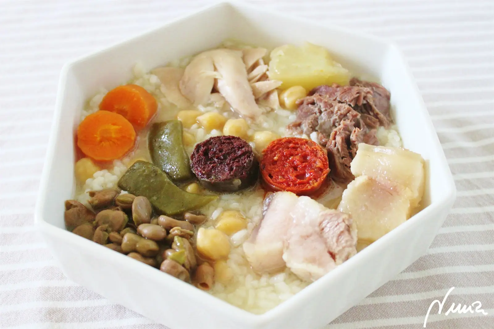 Puchero, paso 8: En una sopera echar el arroz con todo su caldo. Probar y si quedase salado añadir un…