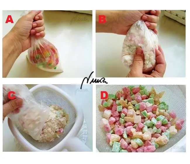 Cake de frutas, paso 2: En una bolsa de plástico poner unos 100 gramos de harina.