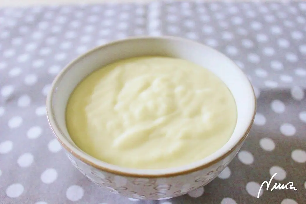 Bechamel, paso 7: Continuar con este último paso hasta conseguir la densidad de bechamel que se quiera.