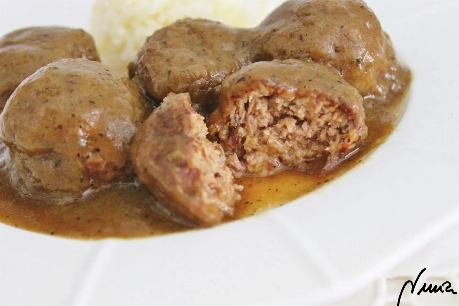 Albóndigas exquisitas, paso 10: Cocer las albóndigas en su salsa unos 20-30 minutos a fuego muy bajo.