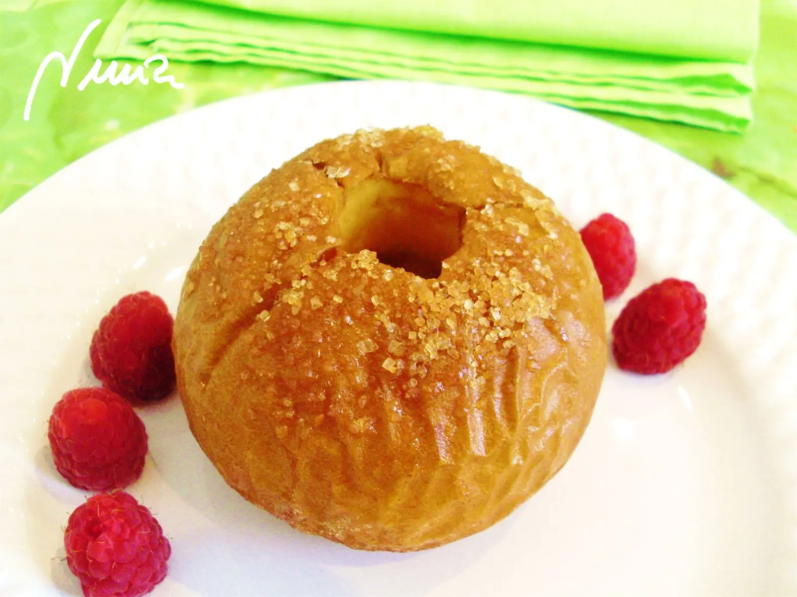 Manzanas asadas, paso 9: Retirar el clavo de cada manzana.