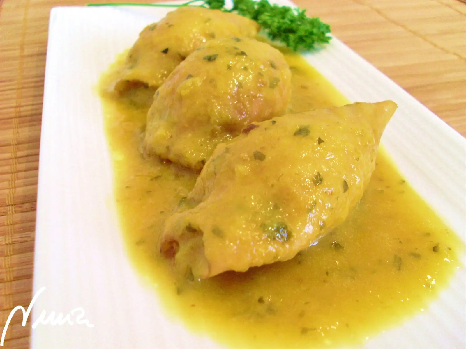 Chipirones rellenos, paso 15: Pasar la minipimer por la salsa, probar y sazonar.