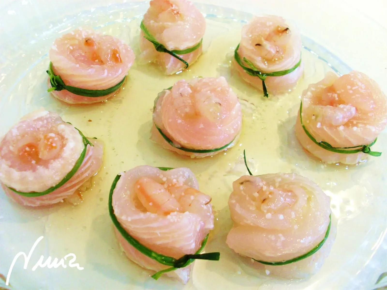 Rollitos de lenguado con gambas, paso 9: En un pyrex echar un poco de aceite en el fondo y colocar encima los rollitos de…