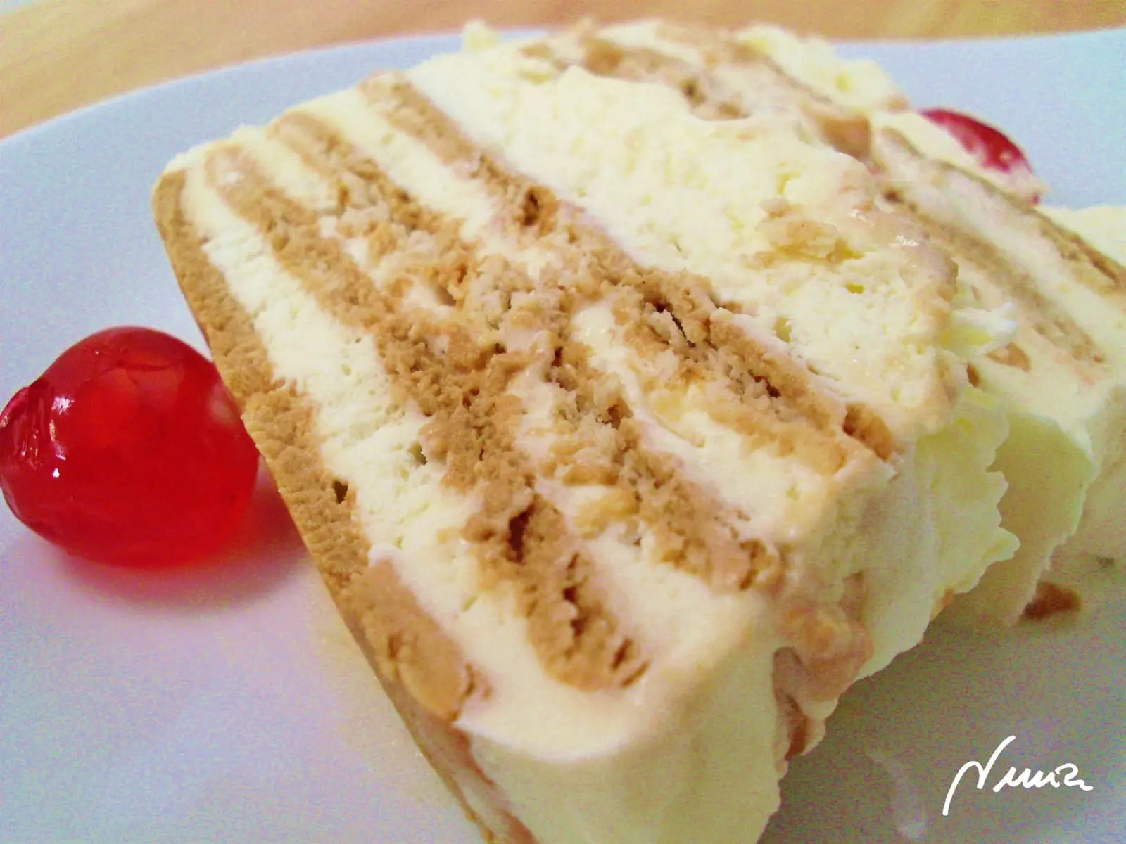 Pastel helado de nata-galleta, paso 12: Cortar porciones de 3 centímetros de ancho.