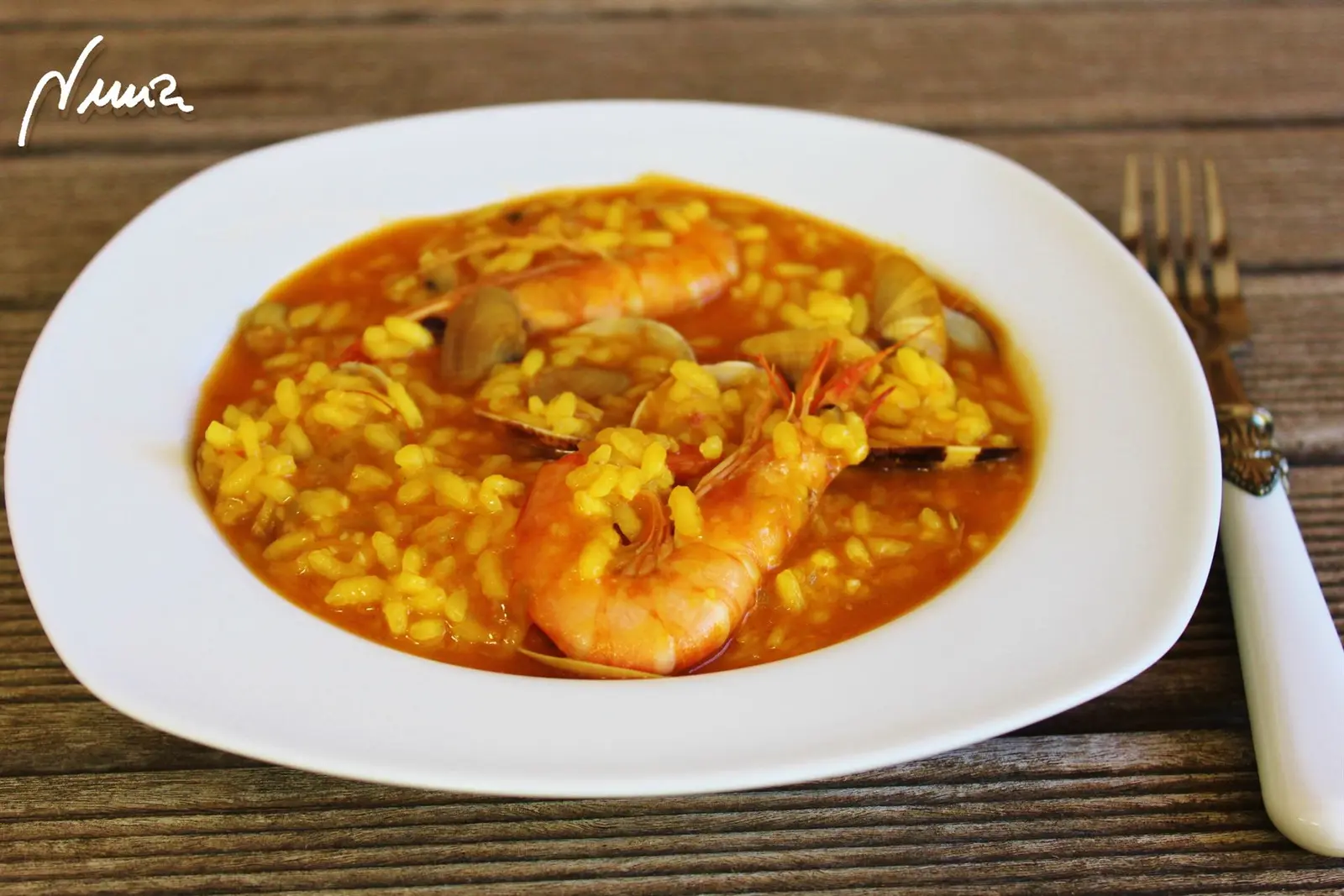 Arroz caldoso con marisco, paso 13: Las almejas y coquinas se habrán abierto.
