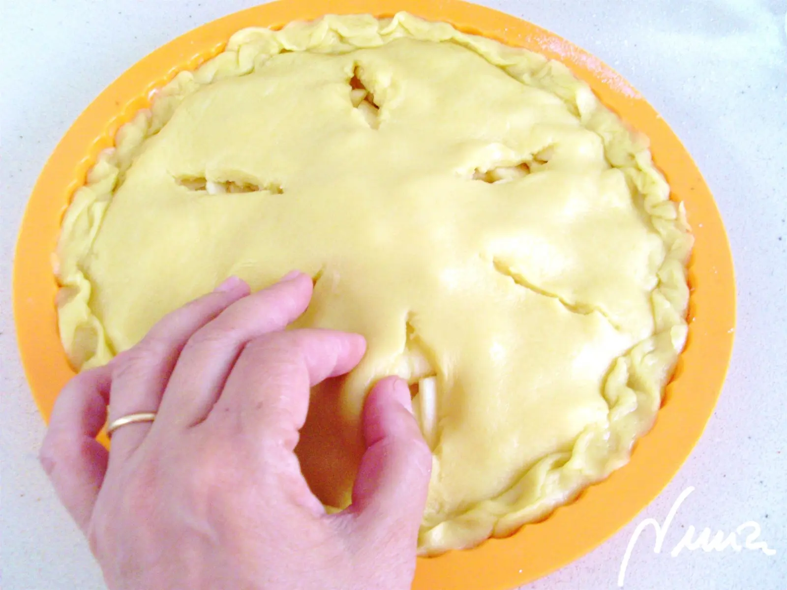 Pastel de manzana – paso a paso, paso 19: Abrir un poco los cortes:
