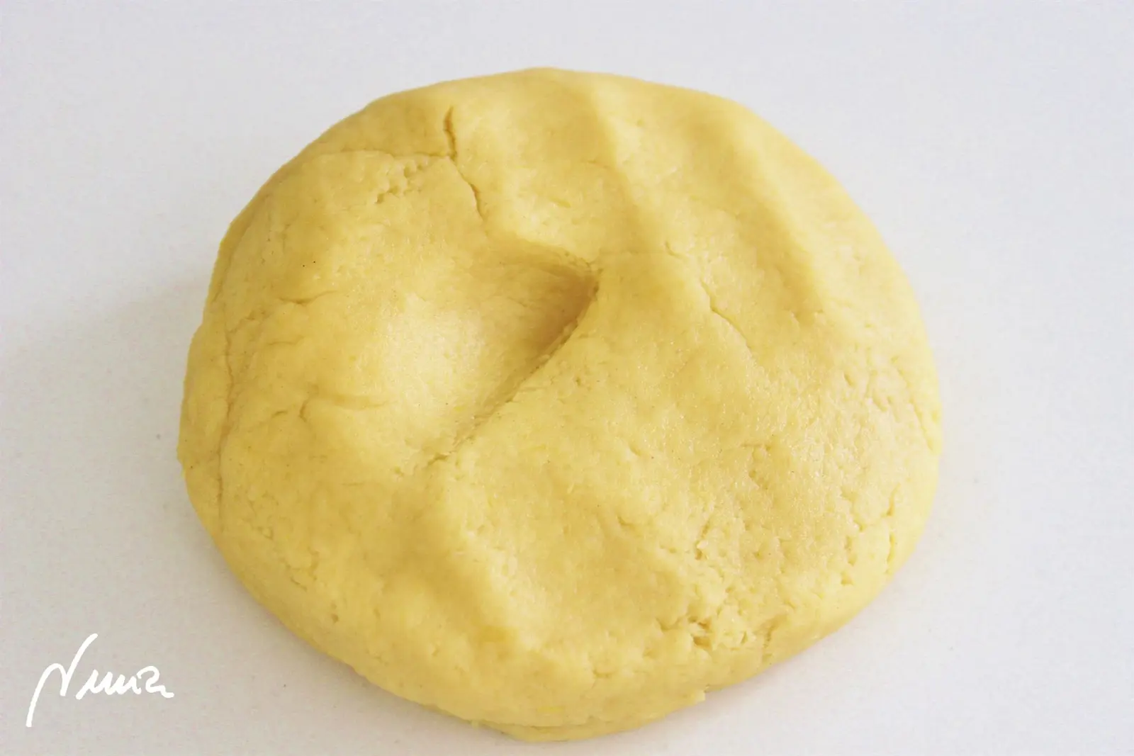 Pastel de manzana – paso a paso, paso 5: Amasar bastante hasta homogeneizar, pues pasará lo mismo que en el paso anterior y al…