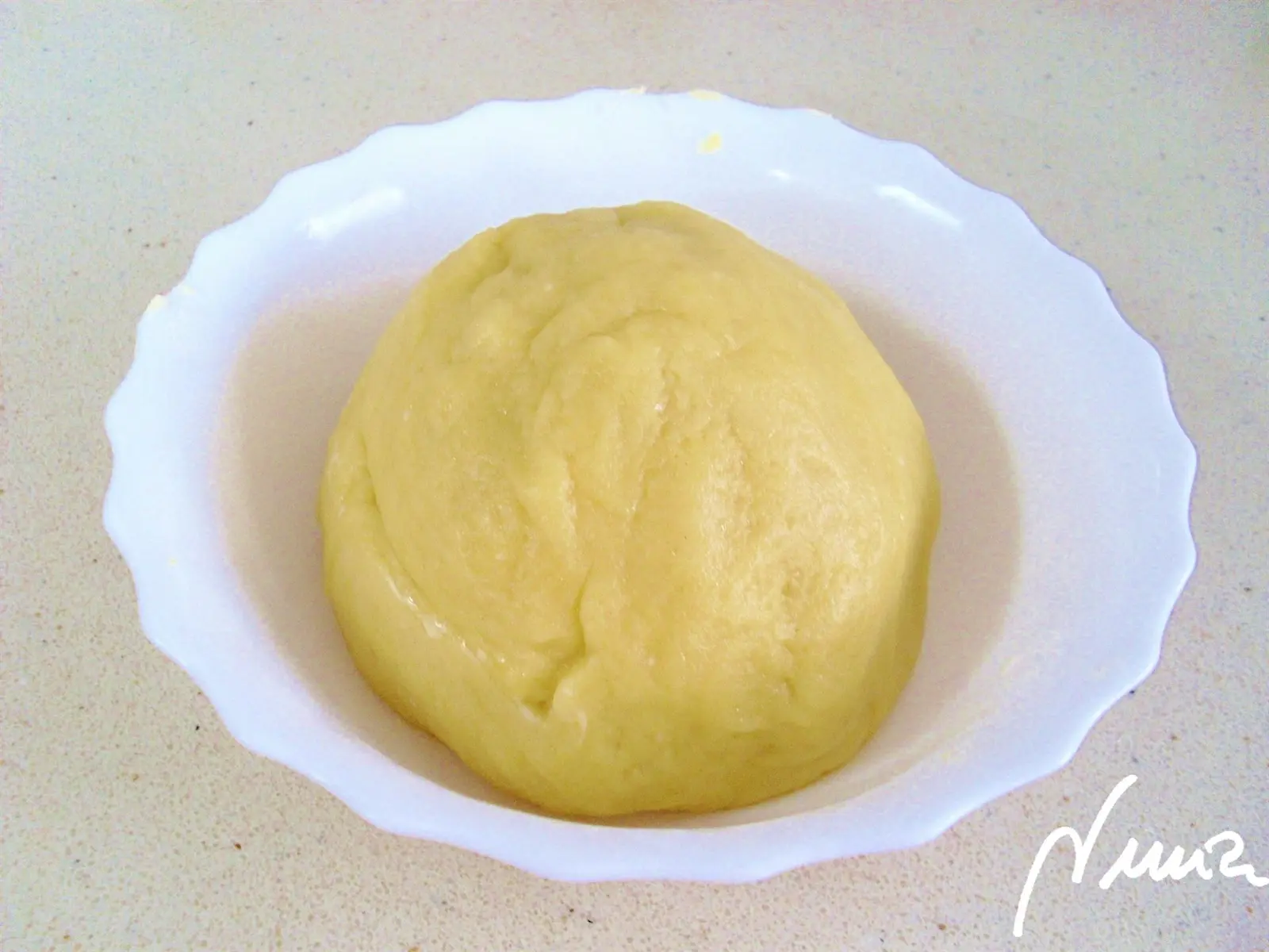 Pastel de manzana – paso a paso, paso 8: Sacar la masa de la nevera, debe quedar dura para manejarla mejor: