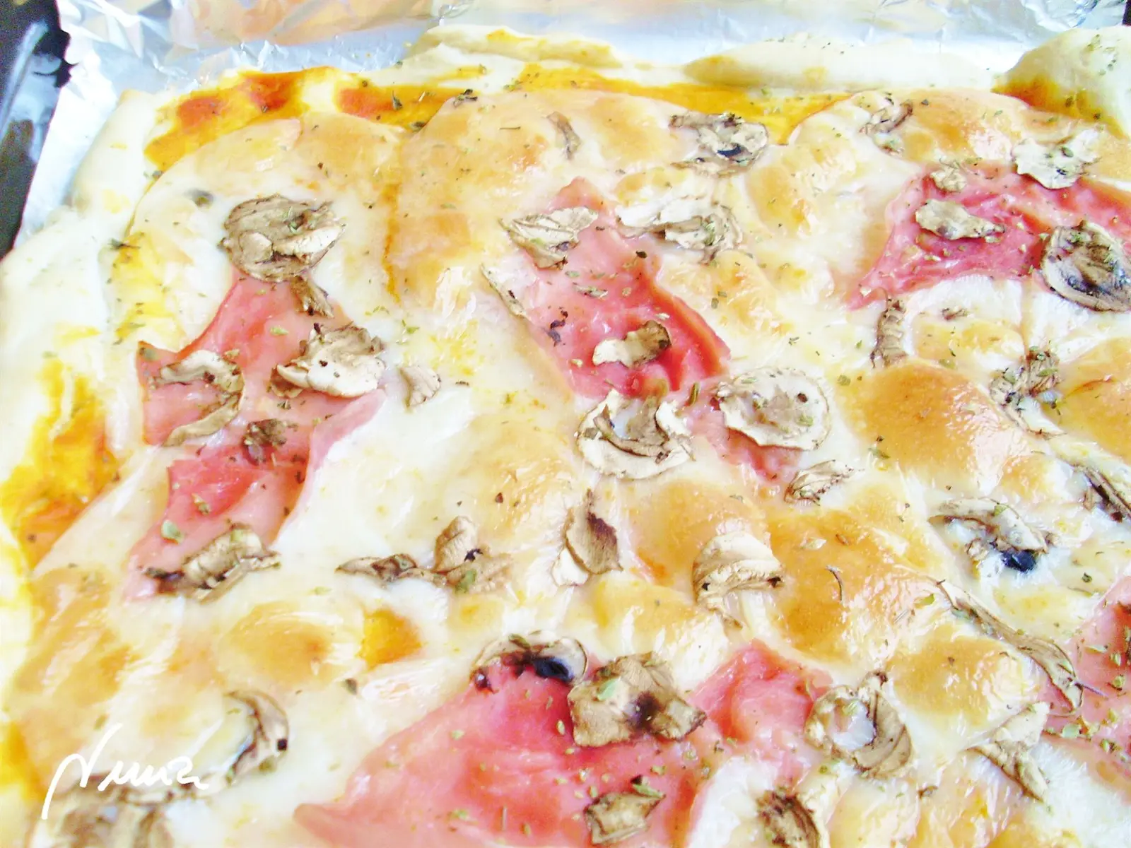 Pizza-champi Andrea, paso 10: Meter en el nivel bajo del horno durante 20 minutos hasta que los bordes se hayan dorado…
