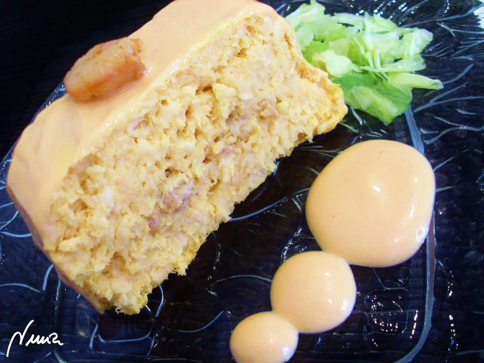 Pastel de merluza y gambas, paso 6: Retirar el papel vegetal y dejar enfriar por completo y meter en la nevera hasta el…