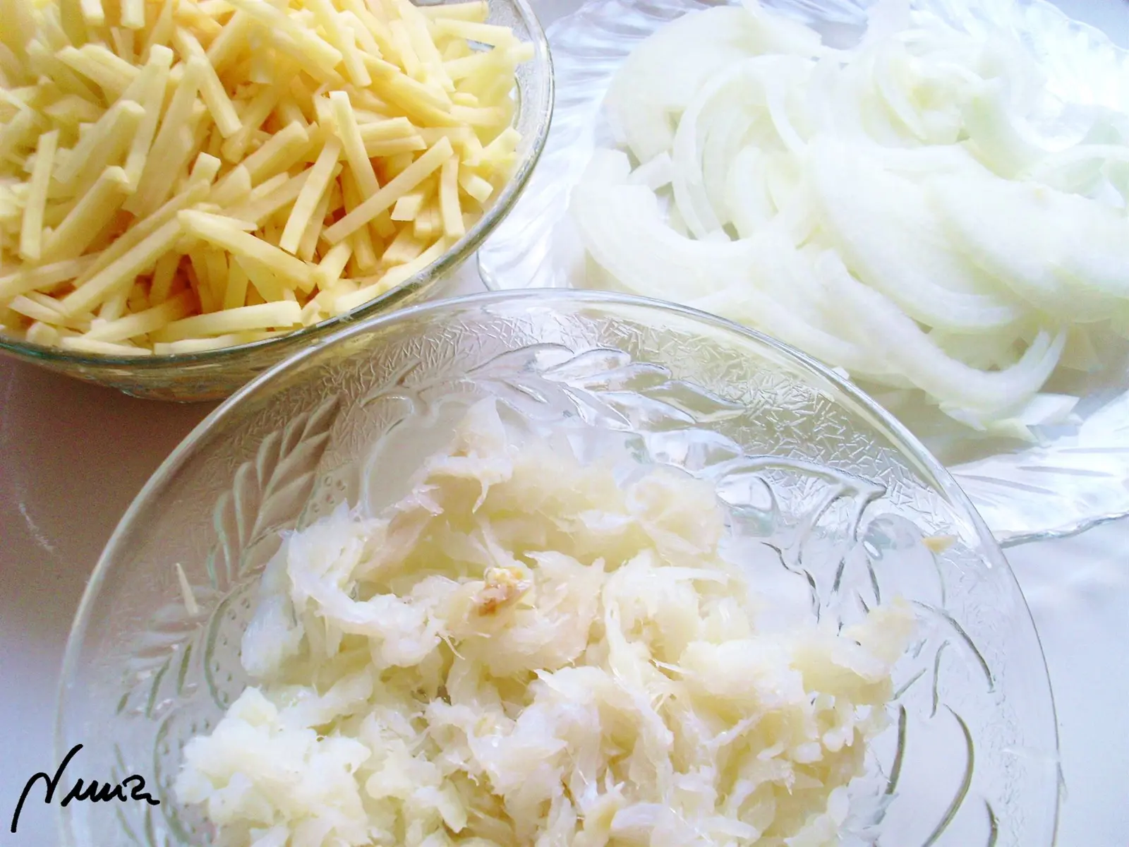 Bacalao dorado, paso 1: Retirar todas las espinas del bacalao y desmenuzarlo en trocitos o tiras.