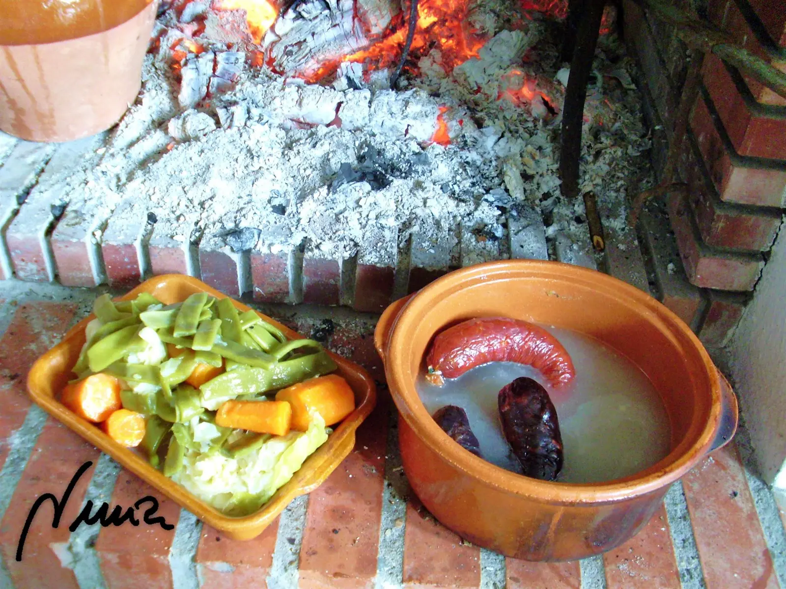 Cocido de leña, paso 4: 4 - En esa misma cacerola con el caldo que queda, añadir las morcillas y chorizos.