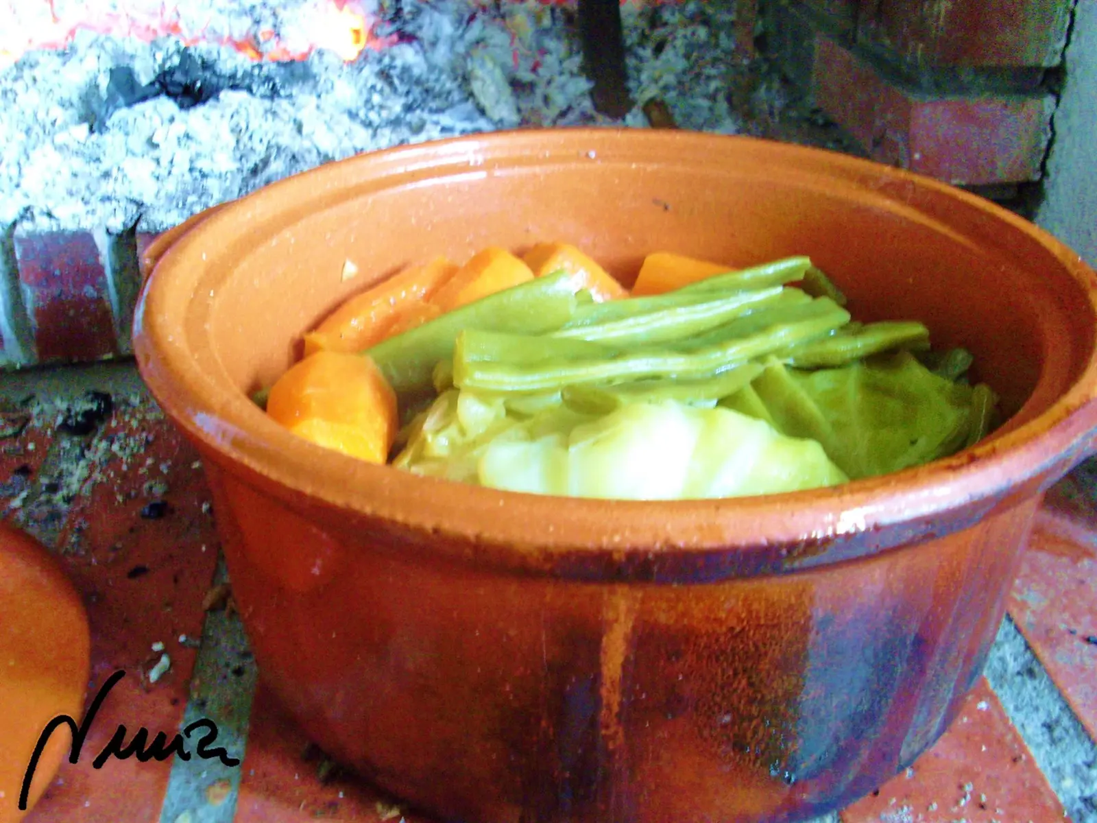 Cocido de leña, paso 3: 3- En esa cacerola de barro poner las judías verdes, repollo y calabaza. En esta ocasión…