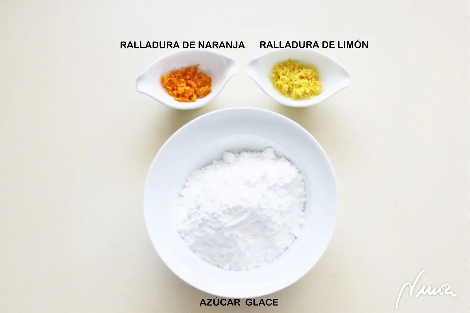 Roscón de Reyes, paso 4: Rallar las cáscaras de medio limón y media naranja, sin nada de lo blanco.