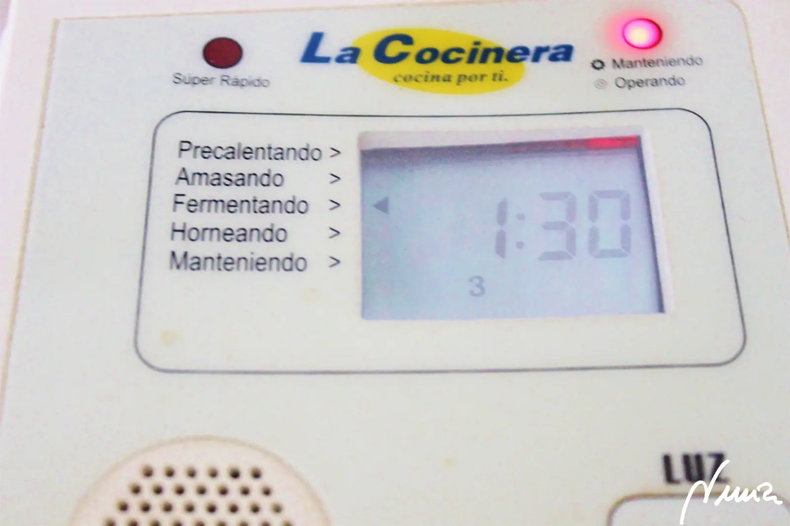 Roscón de Reyes, paso 9: 9- Pulsar INICIO, SIN bajar la tapadera, y comenzará a amasar lentamente.