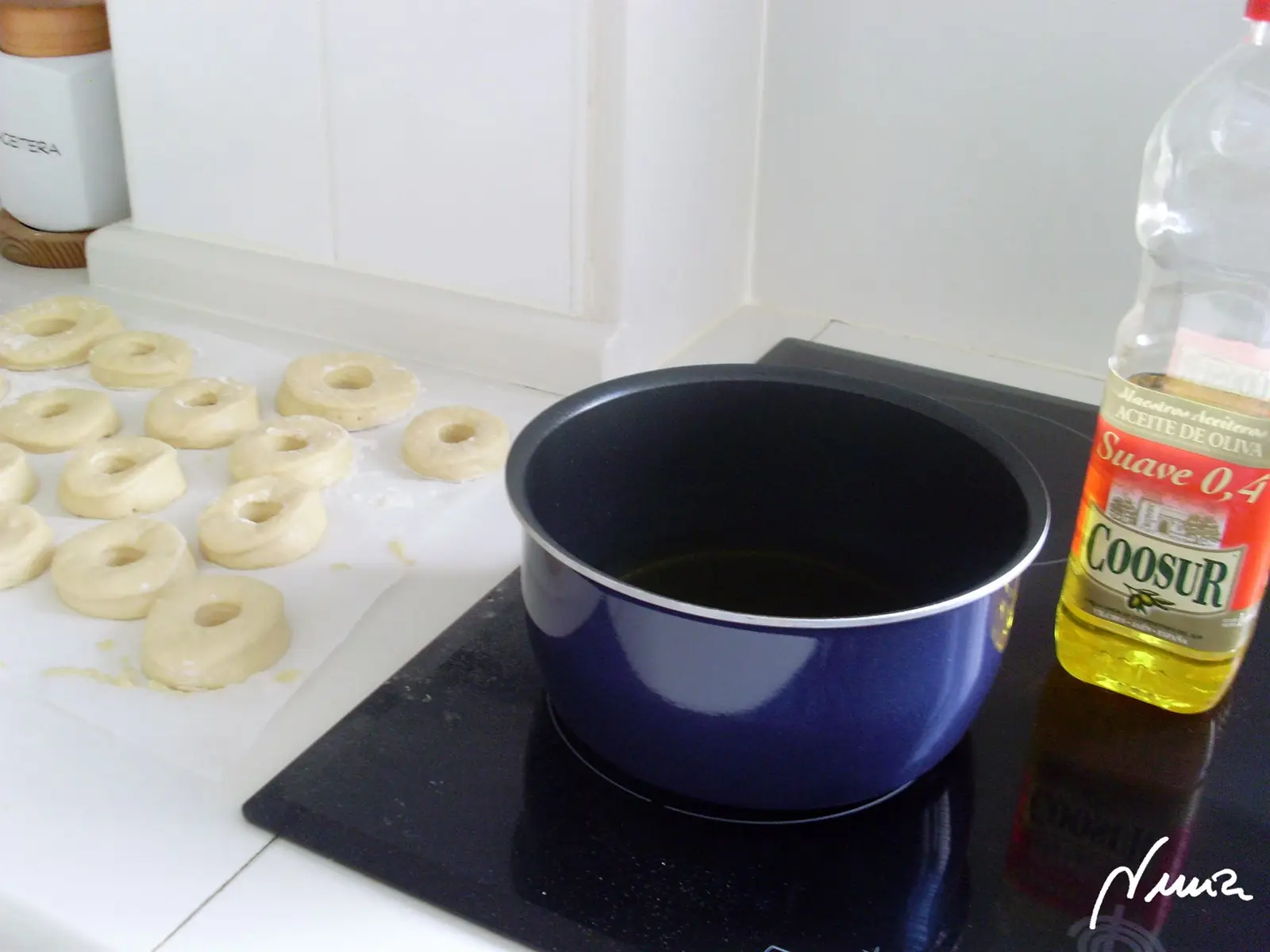 Donutts, paso 4: Huevos batidos.