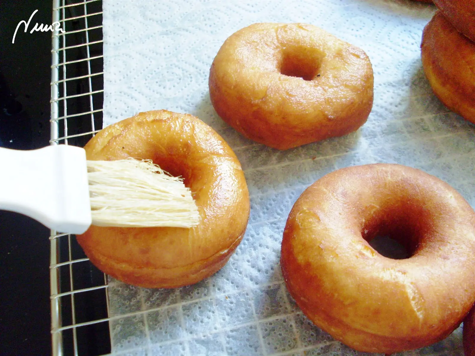 Donutts, paso 4: Huevos batidos.