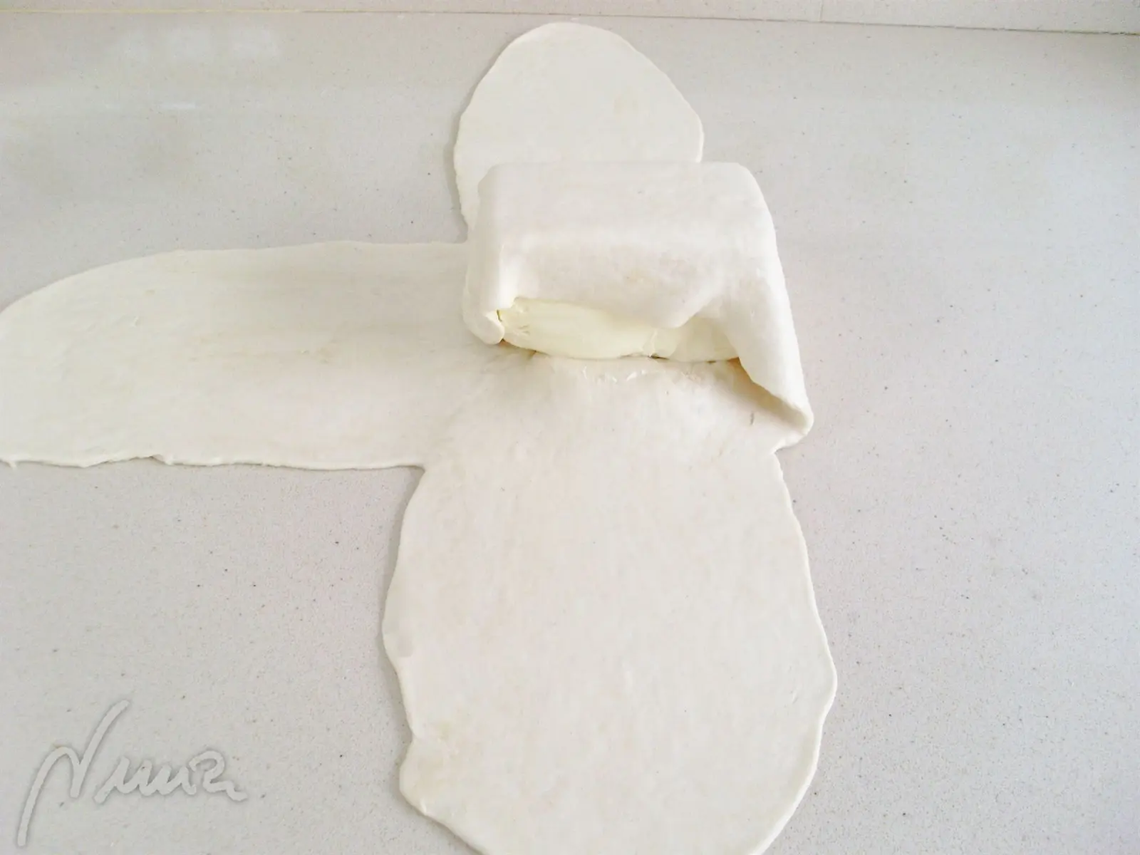 Masa de hojaldre, paso 7: 7. Doblar el lado derecho sobre la margarina: