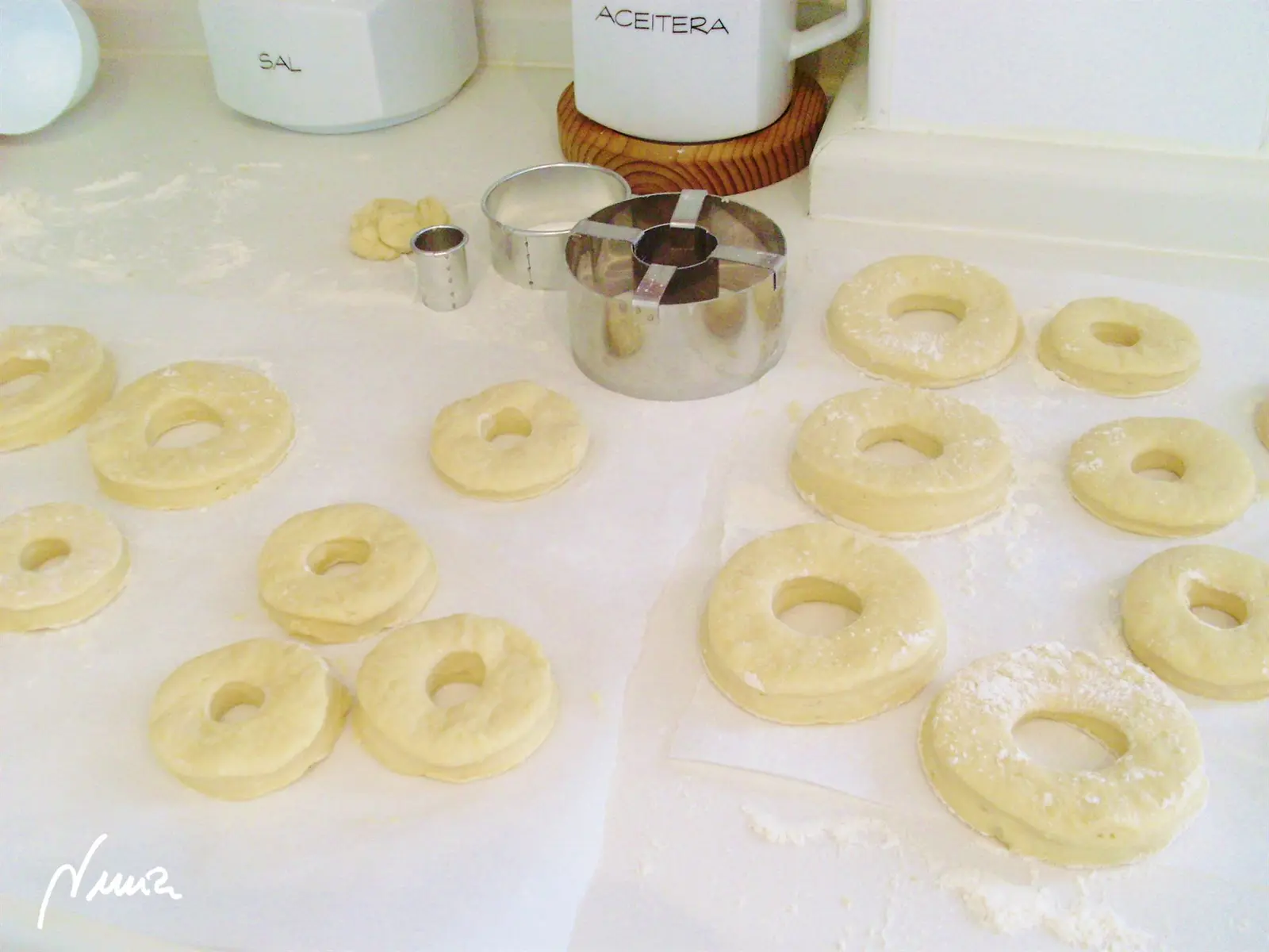Donutts, paso 4: Huevos batidos.
