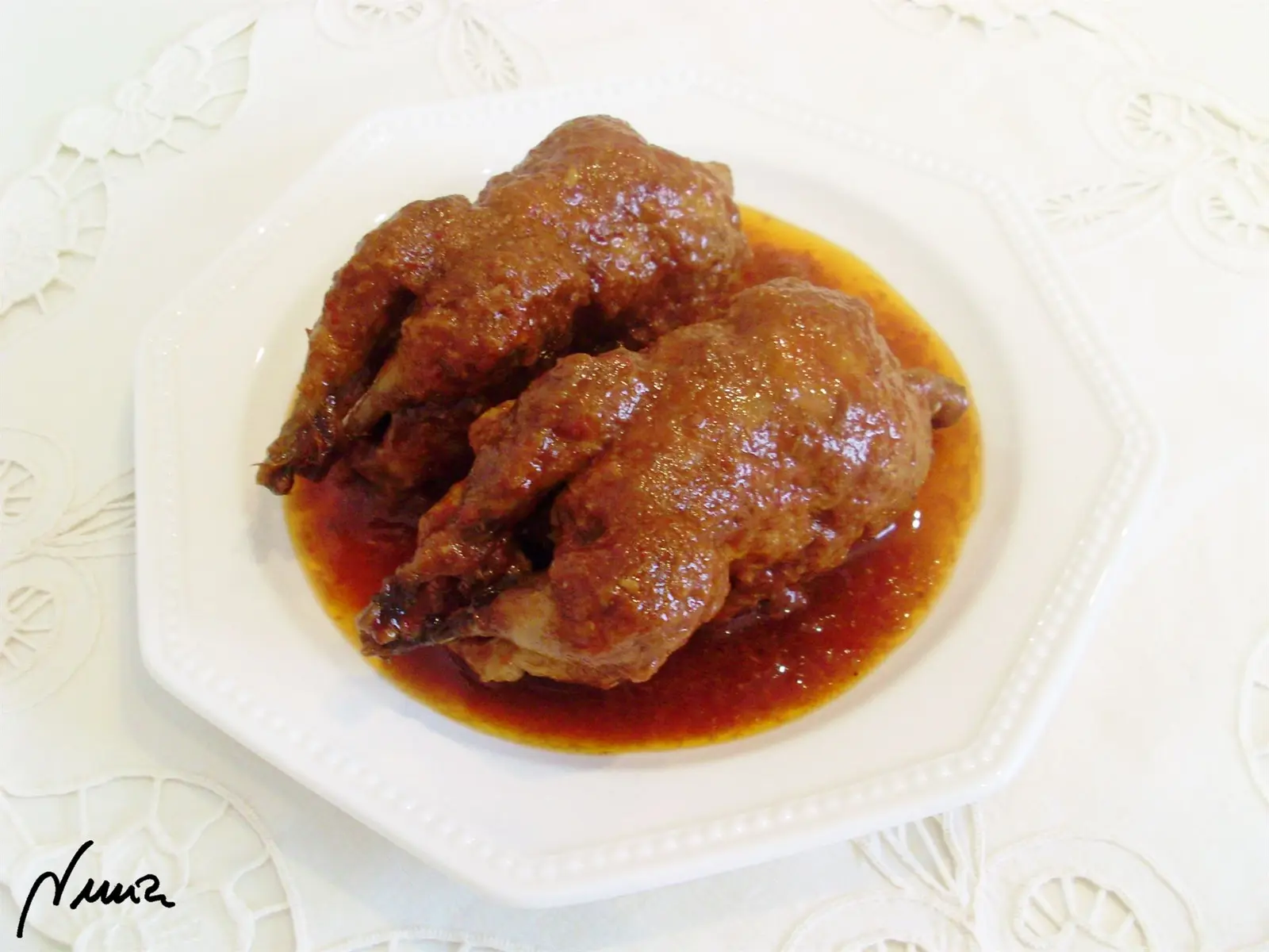 Codornices de la madre de Rosa, paso 8: A continuación pasar toda la salsa por un chino y repartir por encima de las codornices,