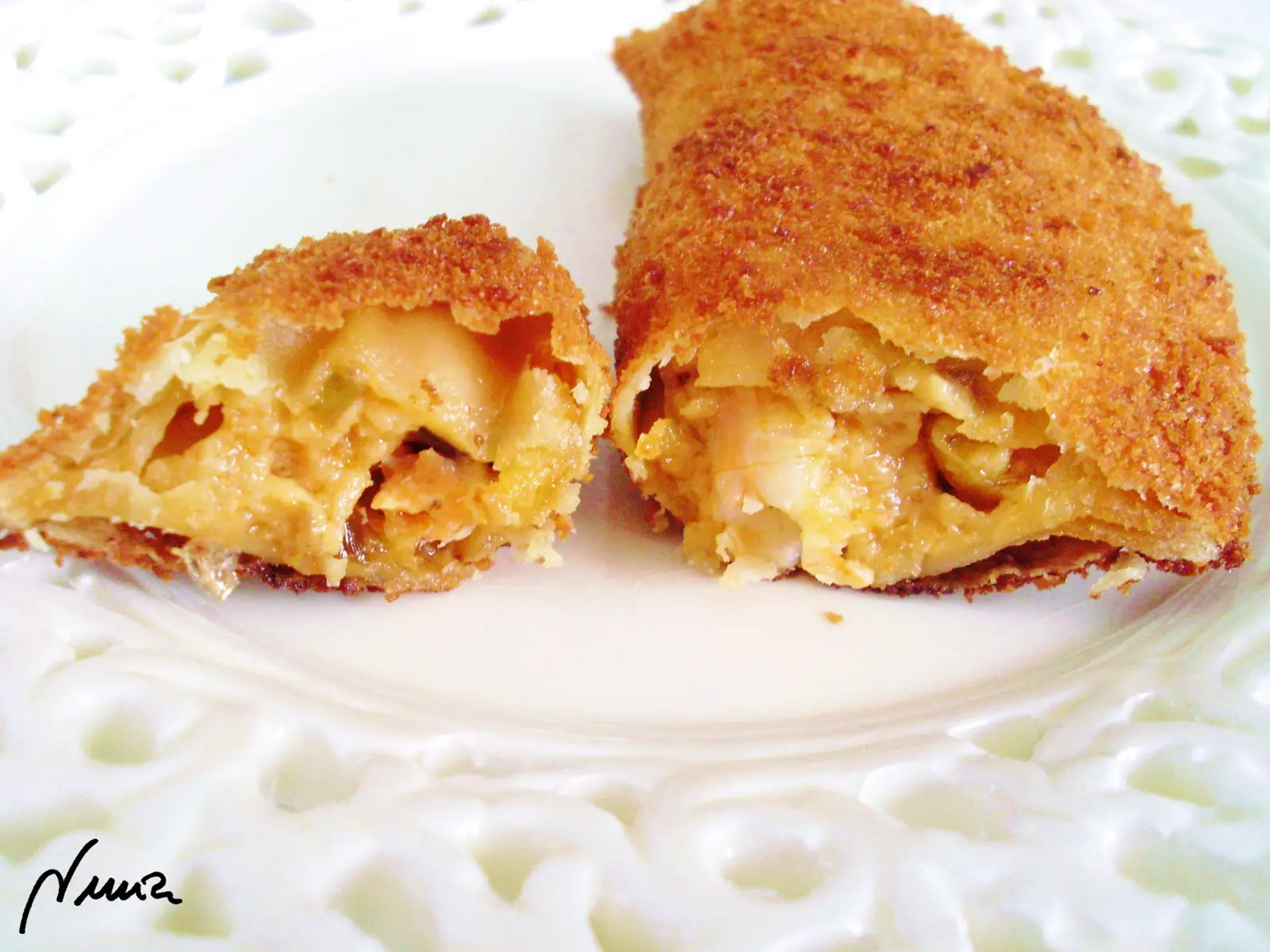 Empanadillas crujientes con gambas y mejillones, paso 11: Freír las empanadillas en abundante aceite hasta que estén doraditas.