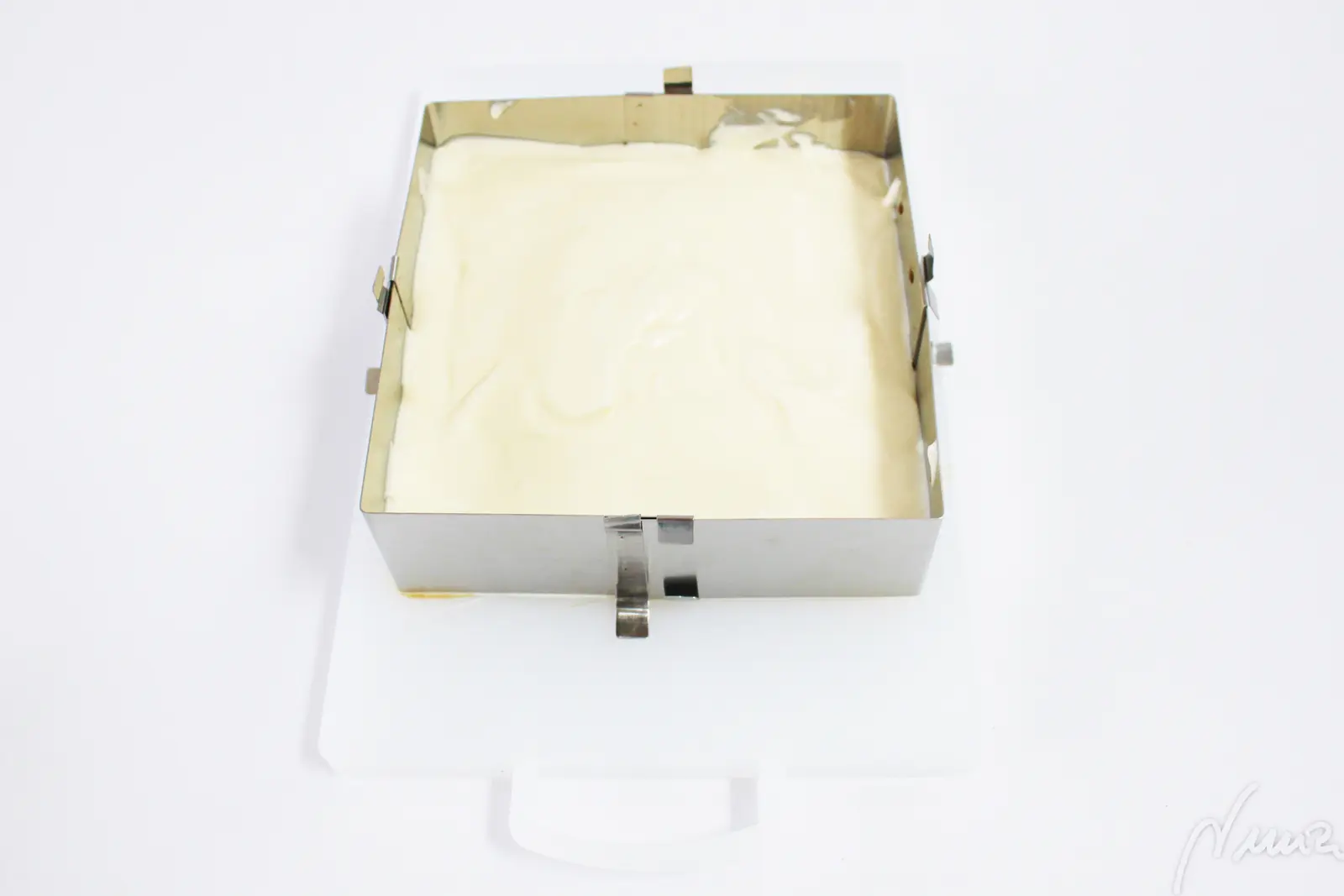 Tiramisú, paso 13: Cubrir con una capa de crema, más o menos gruesa, asegurándose que entre por todos los…