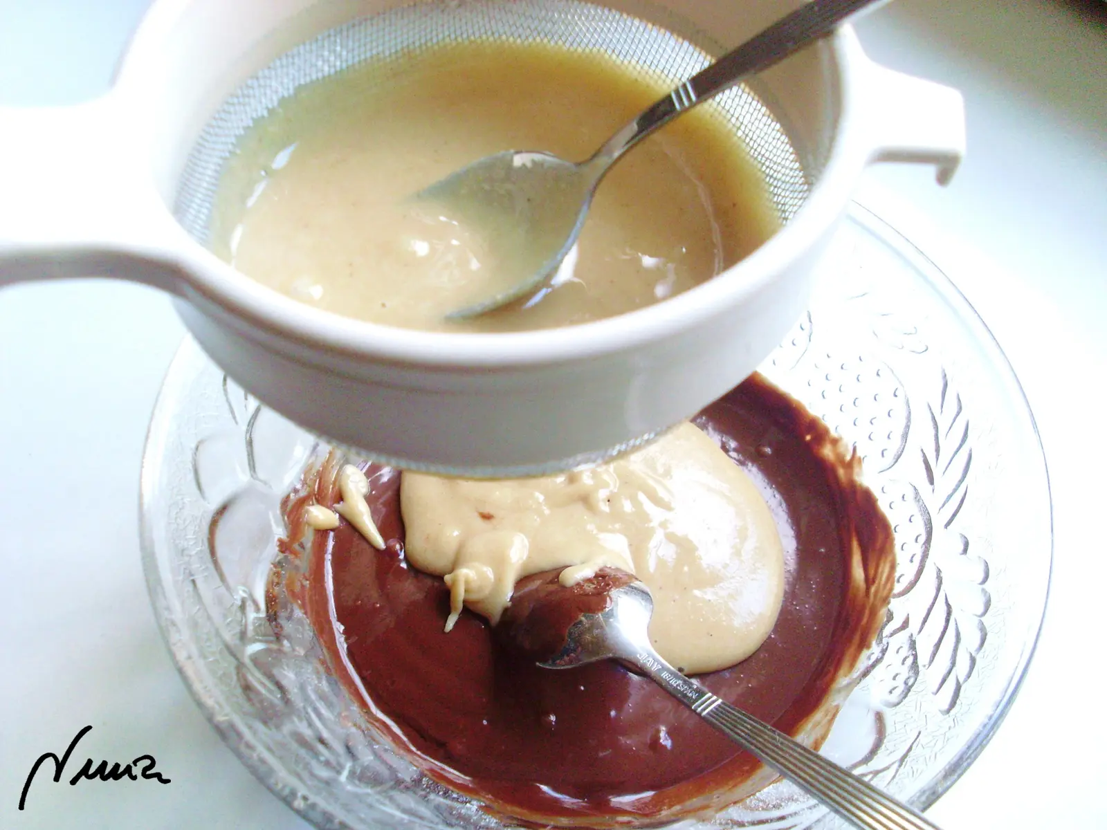 Crema de cacao con avellanas (Sutella), paso 11: Añadir la pasta de avellanas y volver a mezclar.