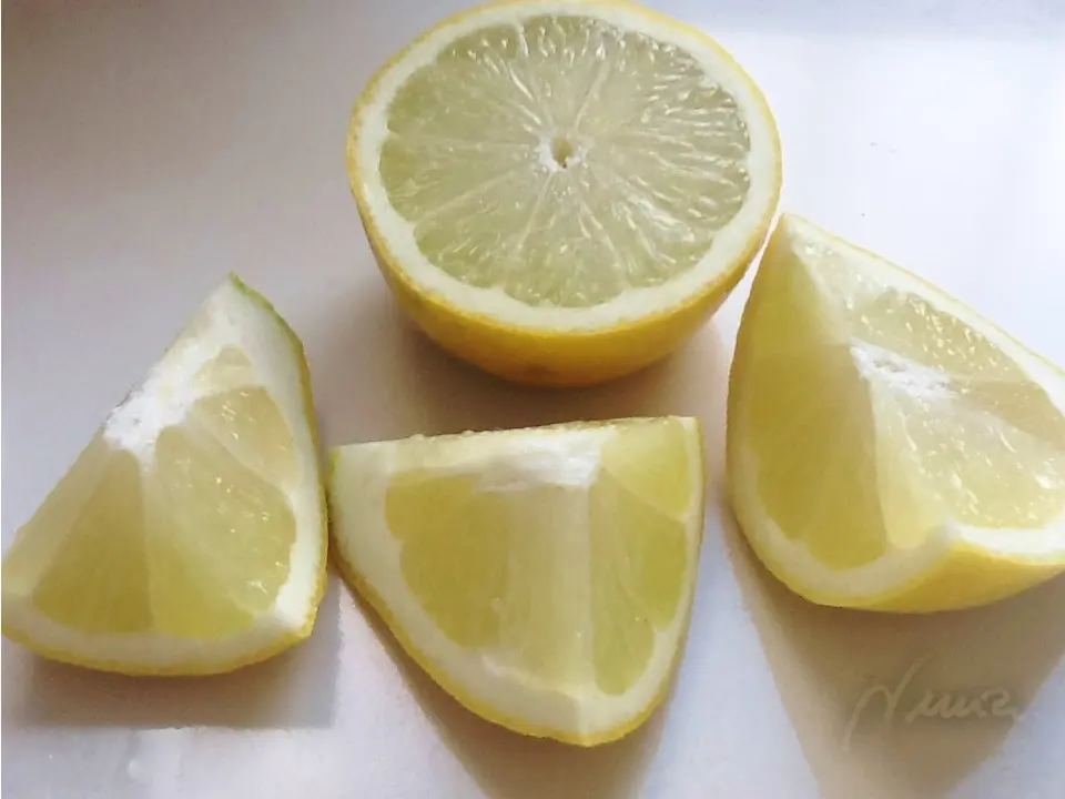 Mermelada de naranja amarga de Sevilla (Jalea), paso 3: Exprimir los 2 (4) limones y añadir a lo anterior: su zumo, sus pipos, pulpa y cáscara…