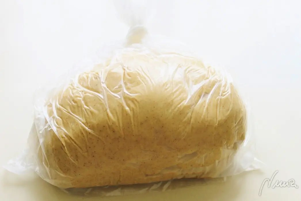 Galletas de taza, paso 4: Tapar la masa con plástico y meter en la nevera mínimo 1 hora.