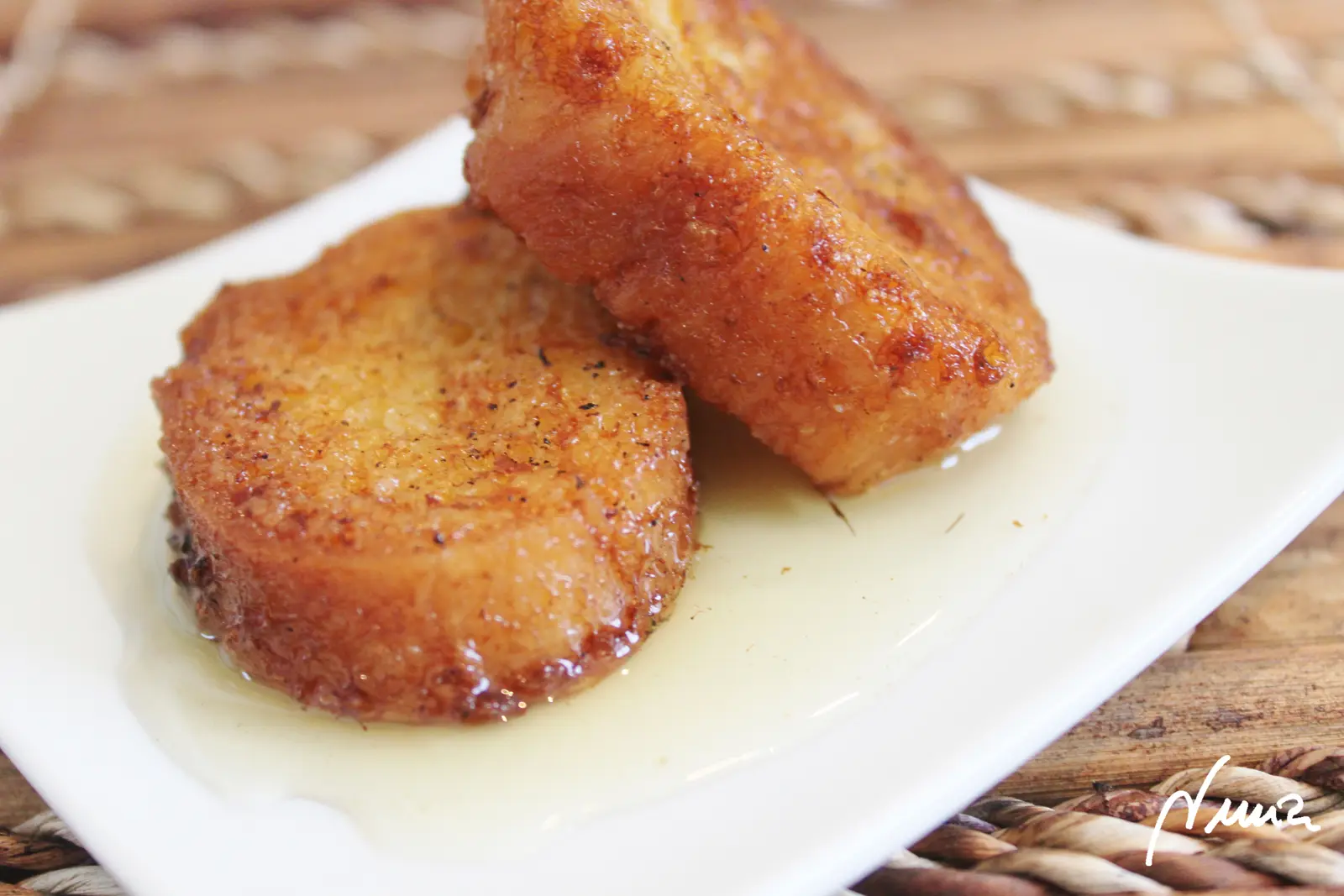 Torrijas mini tradicionales de pan casero, paso 14: * Como dije arriba, no suelo dejar el pan ni medio segundo en la leche, pues nada más…