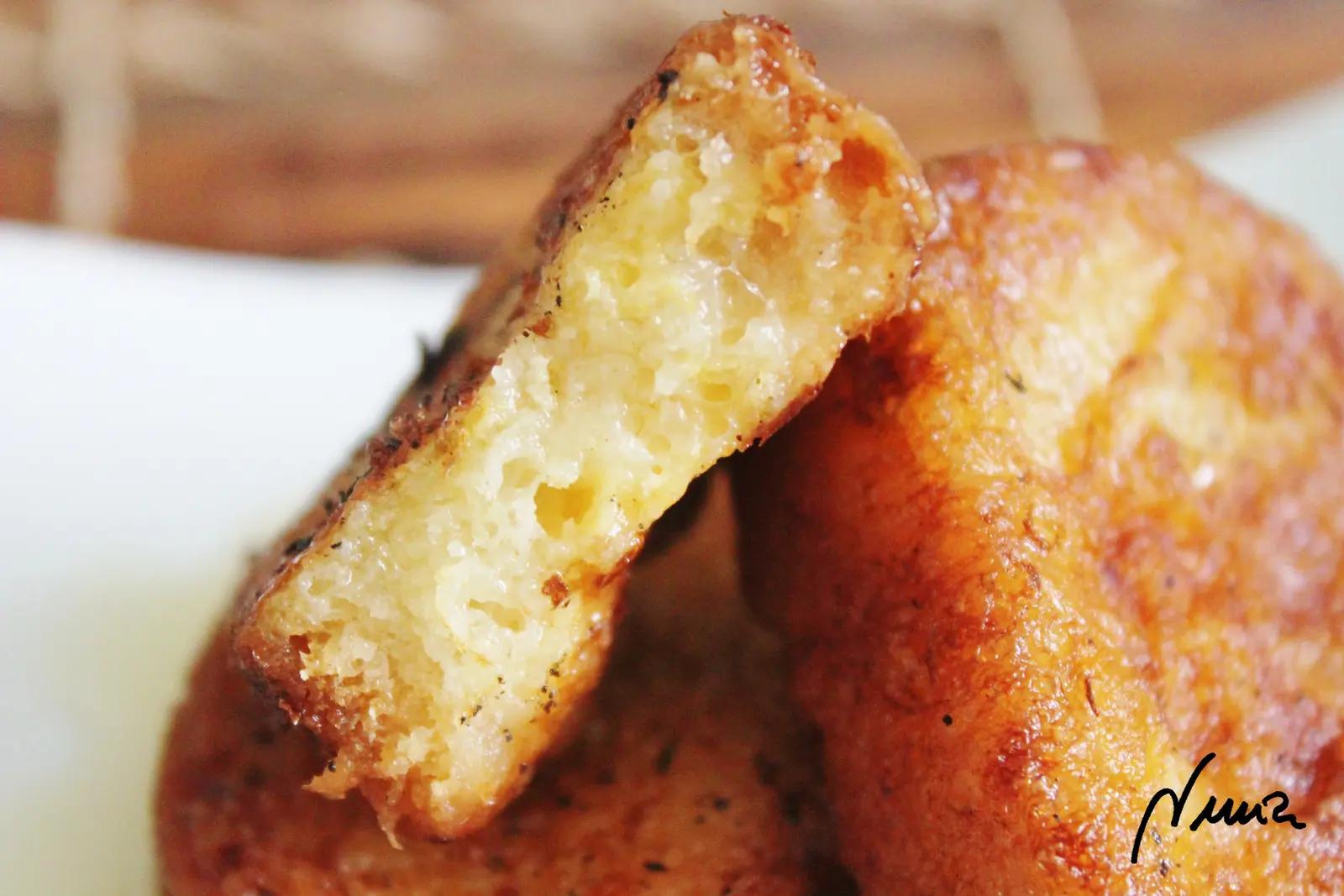 Torrijas mini tradicionales de pan casero, paso 14: * Como dije arriba, no suelo dejar el pan ni medio segundo en la leche, pues nada más…
