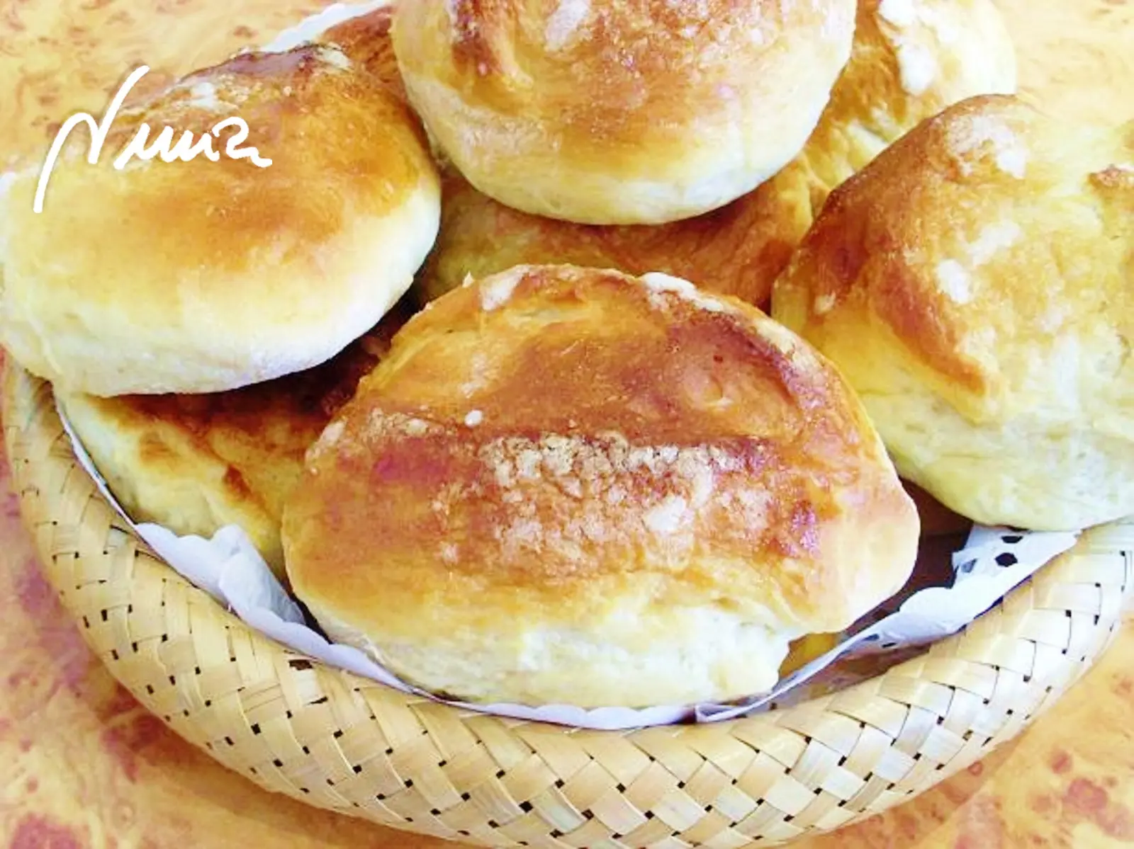Suizos, paso 31: Sacar del horno y colocar los suizos en rejilla para enfriar.