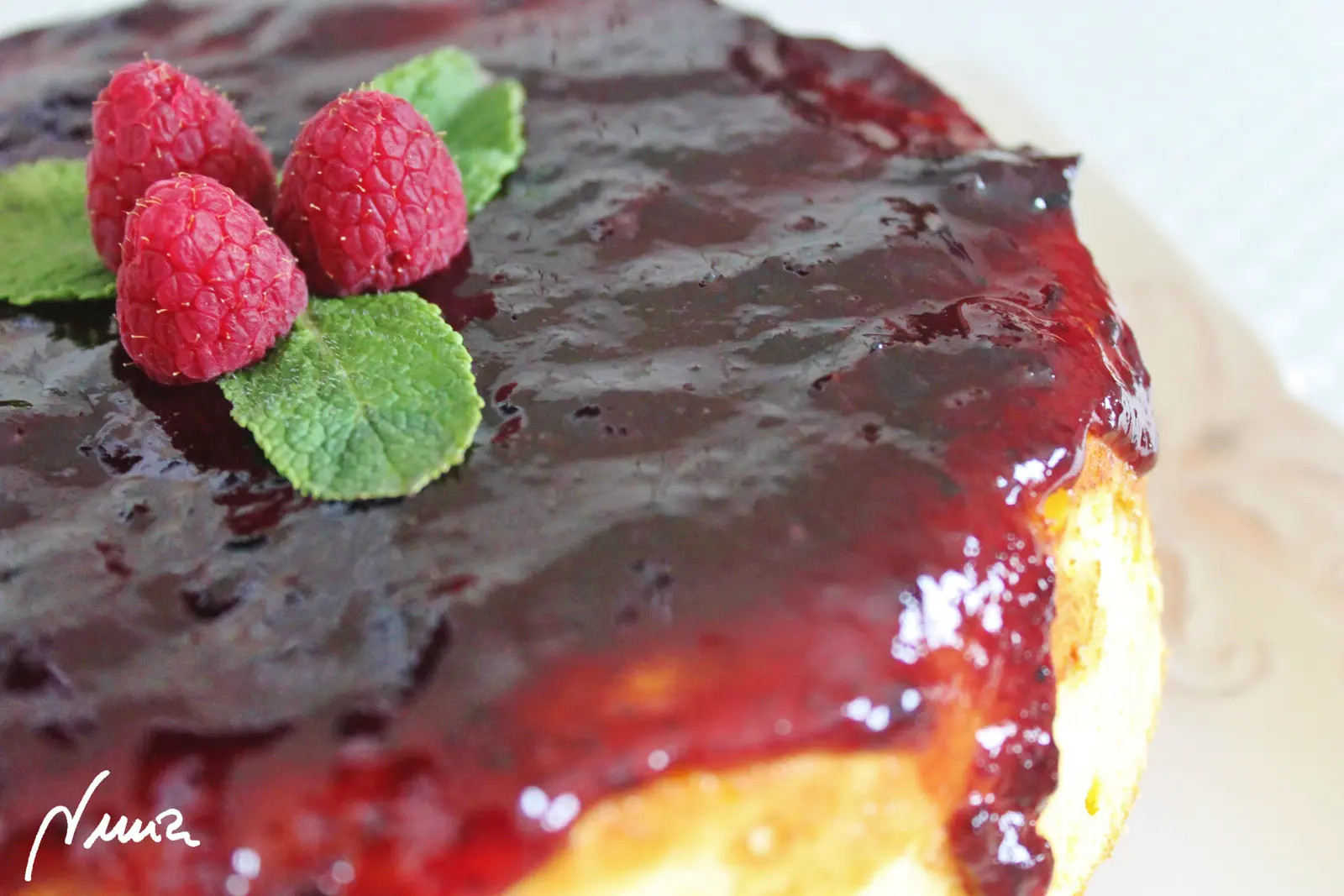Tarta de requesón, paso 10: Untar la superficie superior con la cobertura que más guste.