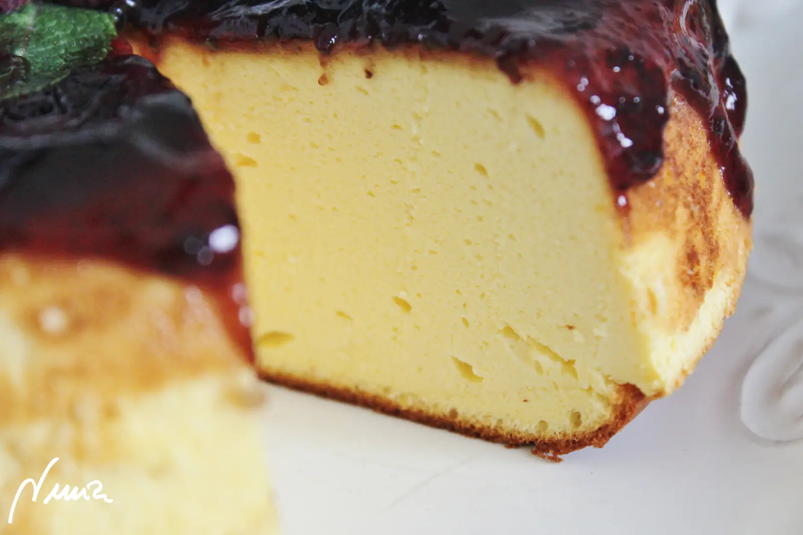 Tarta de requesón, paso 10: Untar la superficie superior con la cobertura que más guste.