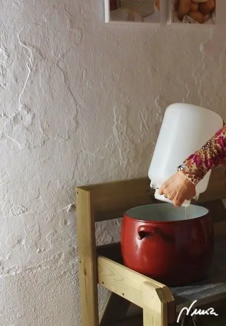Queso fresco de vaca, casero, proceso paso a paso, paso 1: Verter la leche en el caldero grande: