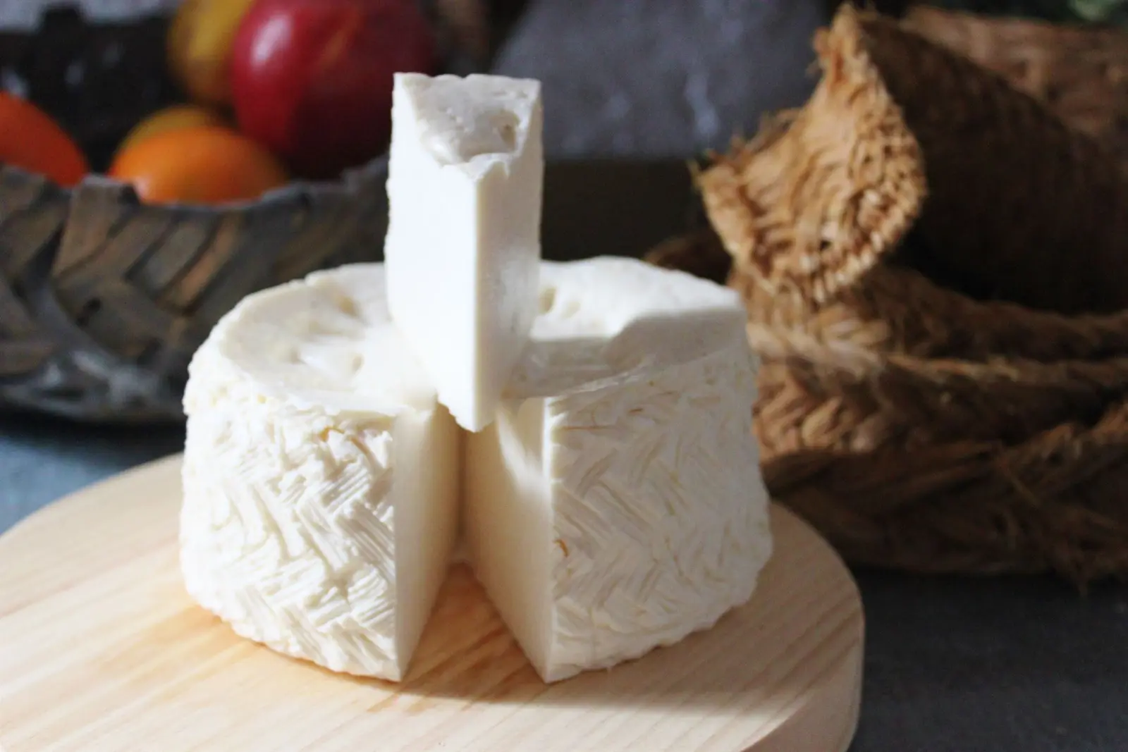 Queso fresco de vaca, casero, proceso paso a paso, paso 34: Conservar siempre en la nevera, bien tapado con plástico.