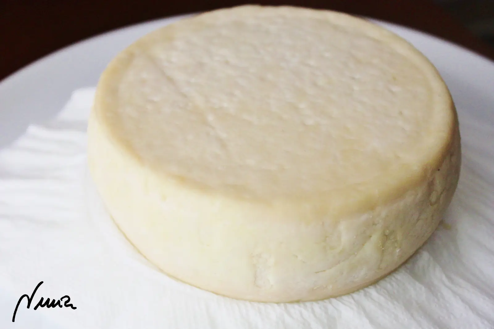Queso semicurado de cabra, proceso paso a paso, paso 24: Pasados los 4 días (sexto día contando desde el principio) comprobé que la corteza…