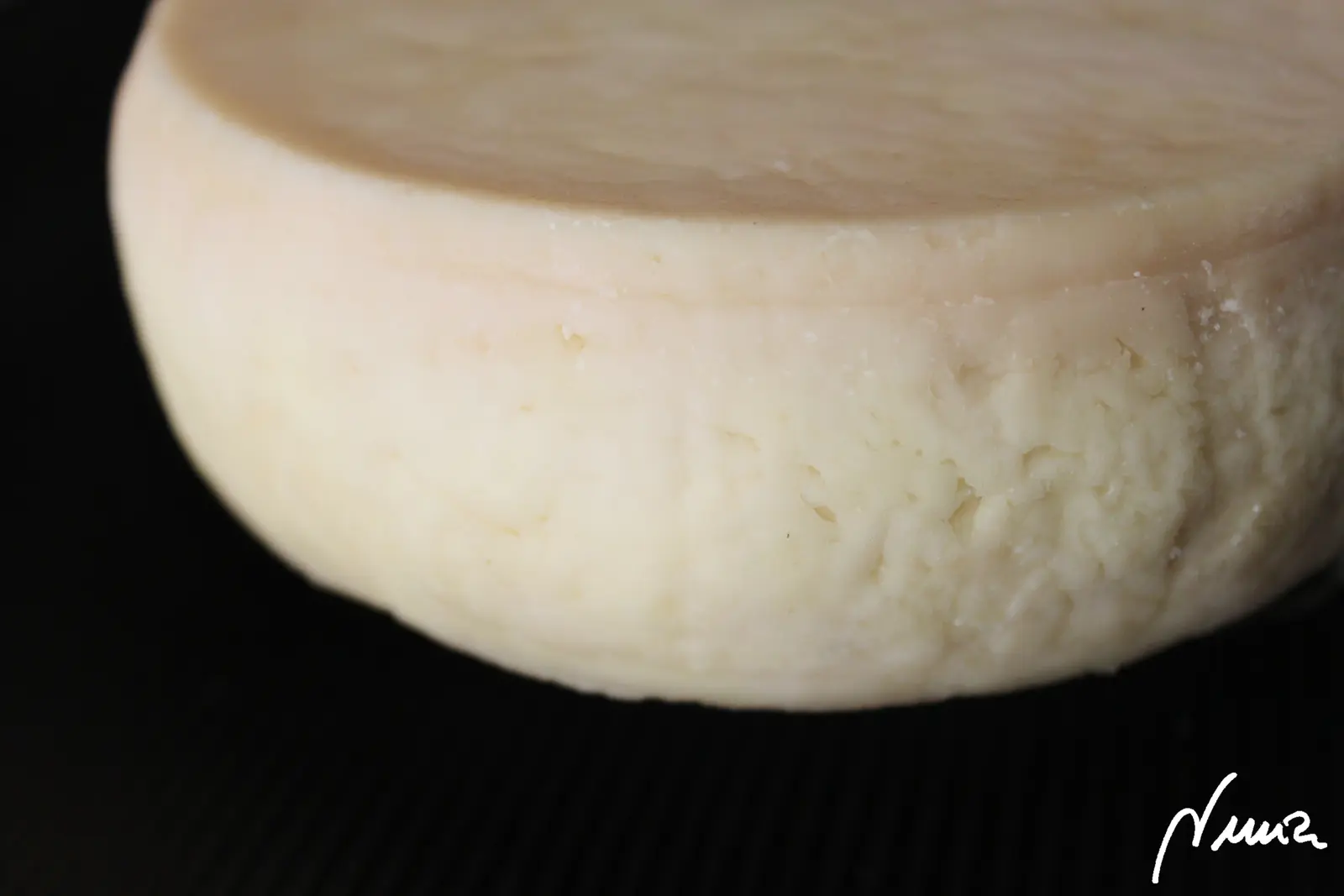 Queso semicurado de cabra, proceso paso a paso, paso 24: Pasados los 4 días (sexto día contando desde el principio) comprobé que la corteza…