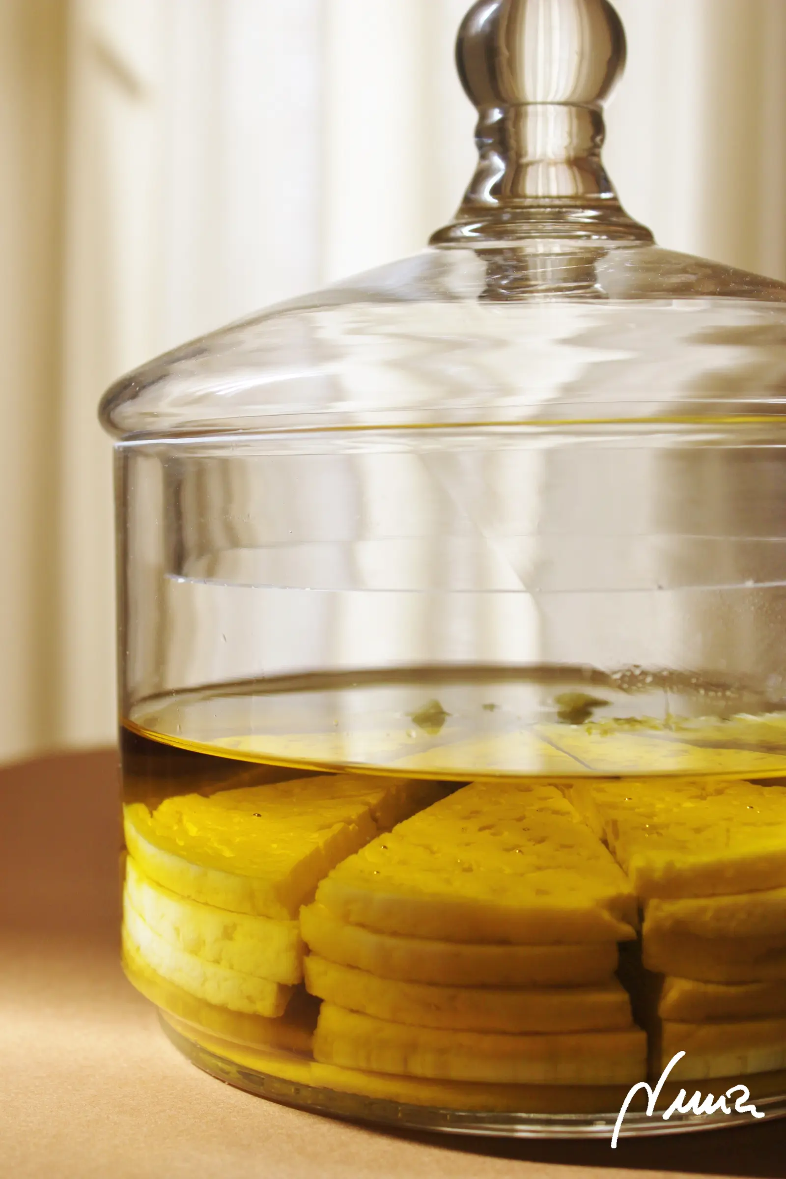 Queso semicurado de cabra, proceso paso a paso, paso 28: Cubrir el queso con aceite de oliva:
