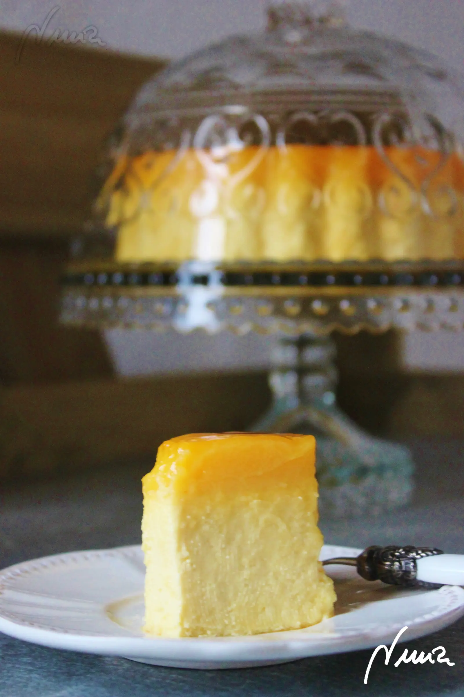Tocino de cielo sobre tarta de queso, paso 9: Mientras tanto batir todos los ingredientes de la tarta de queso.