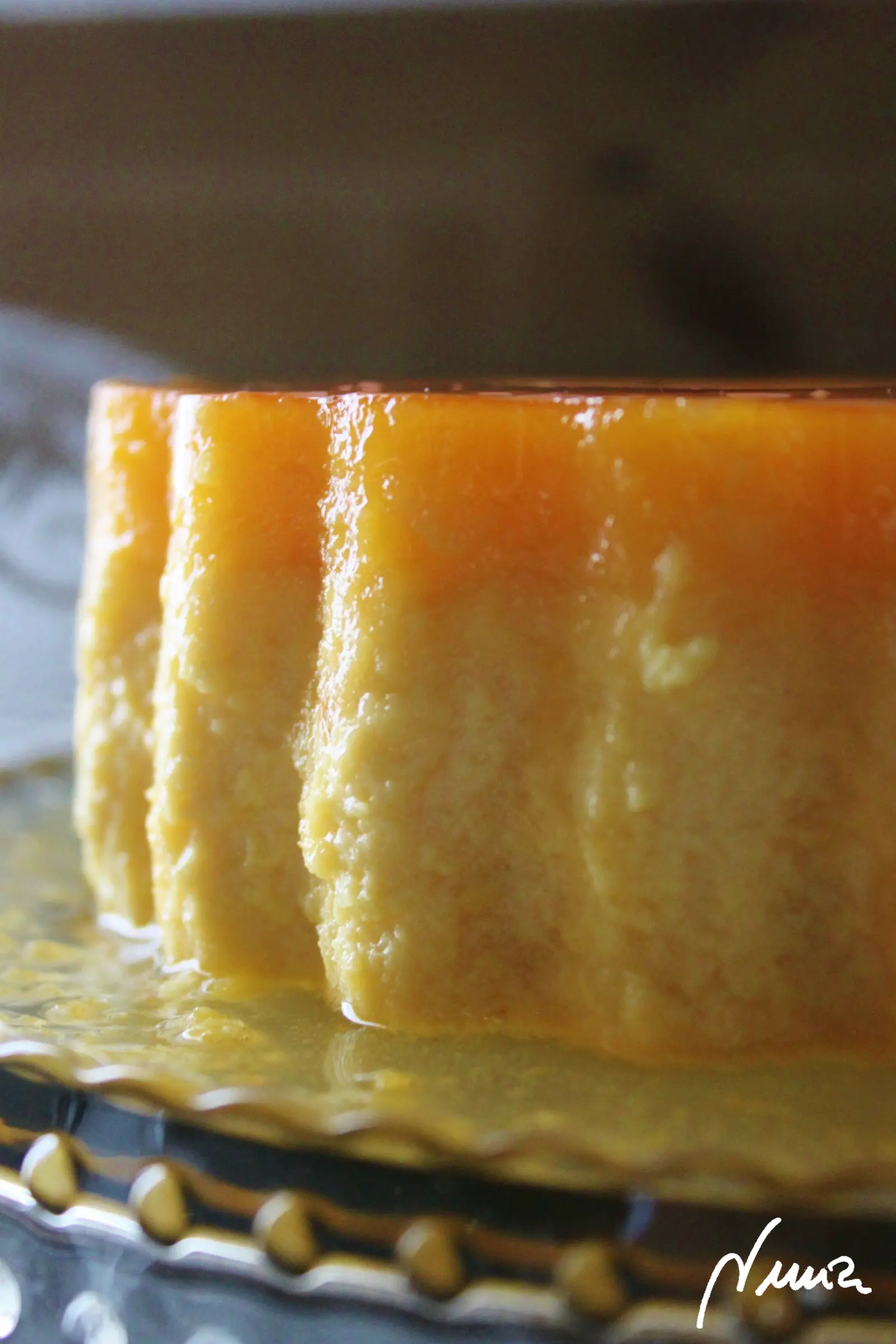 Tocino de cielo sobre tarta de queso, paso 9: Mientras tanto batir todos los ingredientes de la tarta de queso.