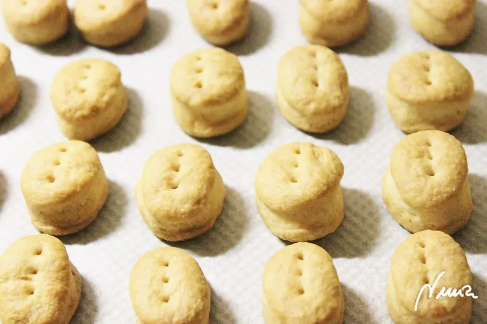 Galletas de Inca, elaboración: A los 20 minutos vigilé y retiré a los 28 minutos pues ya estaban doraditas.