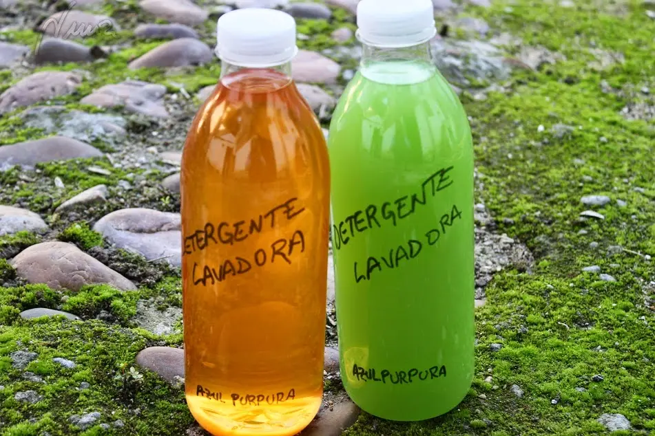 Cómo hacer detergente en gel para lavadora, proceso paso a paso, paso 66: Ablanda los restos de comida pegados en el fondo de las cacerolas. Basta con echar un…