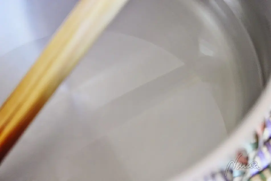 Cómo hacer detergente en gel para lavadora, proceso paso a paso, paso 14: A continuación echar la sosa en el agua, poco a poco y con cuidado, removiendo con el…