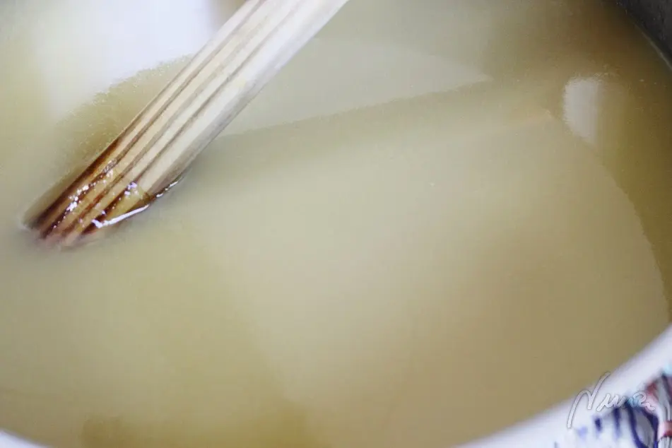 Cómo hacer detergente en gel para lavadora, proceso paso a paso, paso 16: Reposar un rato, más o menos 10-12 minutos y remover: