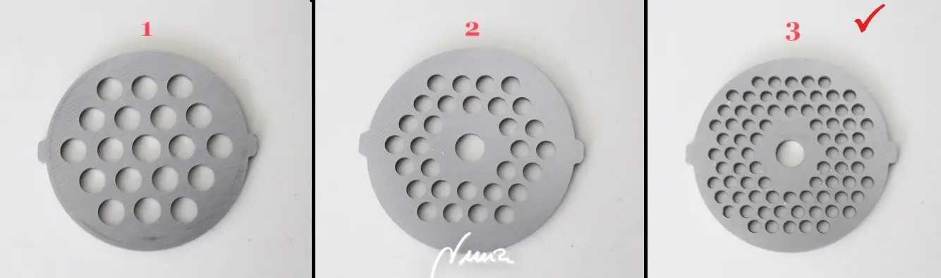 Sobrasada casera, paso 11: Volver a picar de nuevo la mezcla con el disco nº 3 (de agujero más fino).