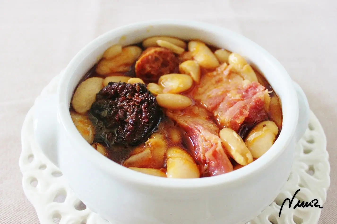Fabada asturiana, paso 28: 4 hojas de laurel.
